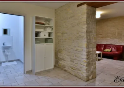 Annonces immobilières à Vouzailles 86170 longère maison plain-pied géothermie Parthenay Neuville-de-Poitou Poitiers - entrée - agence immobilière - Buxerolles 86180