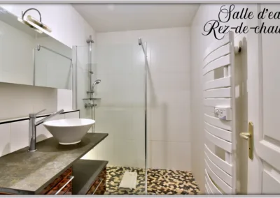 Annonces immobilières à Vouzailles 86170 longère maison plain-pied géothermie Parthenay Neuville-de-Poitou Poitiers - salle d'eau chambre 1 rez-de-chaussée - agence immobilière - Buxerolles 86180