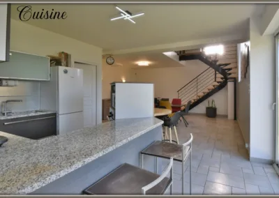 Annonces immobilières à Vouzailles 86170 longère maison plain-pied géothermie Parthenay Neuville-de-Poitou Poitiers - cuisine - agence immobilière - Buxerolles 86180