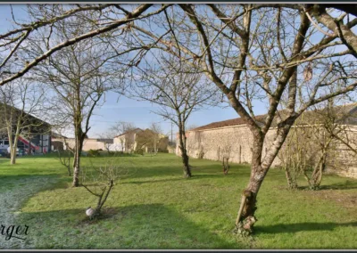 Annonces immobilières à Vouzailles 86170 longère maison plain-pied géothermie Parthenay Neuville-de-Poitou Poitiers - verger - agence immobilière - Buxerolles 86180