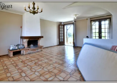 Annonces immobilières à Buxerolles 86180 - Autre angle du séjour, maison - agence immobilière