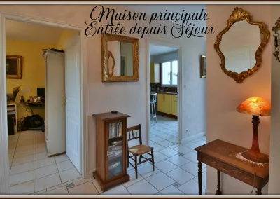 Annonces immobilières à Biard 86580, aux portes de Poitiers, entrée depuis séjour de la maison principale - agence immobilière - Buxerolles 86180
