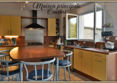 Annonces immobilières à Biard 86580, aux portes de Poitiers, cuisine de la maison principale - agence immobilière - Buxerolles 86180