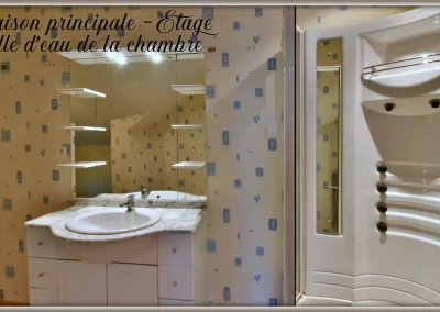 Annonces immobilières à Biard 86580, aux portes de Poitiers, à l’étage de la maison principale, salle d’eau de la chambre 2, dressing, pigeonnier - agence immobilière - Buxerolles 86180