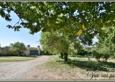 Annonces immobilières à Biard 86580, aux portes de Poitiers, entrée au 36 - Vue sur portail - agence immobilière - Buxerolles 86180