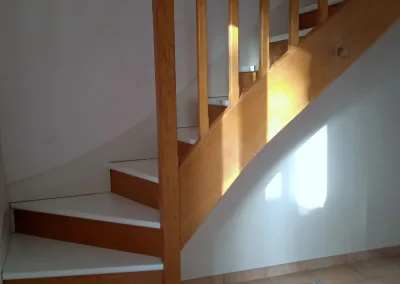 Annonces immobilières à Biard 86580, aux portes de Poitiers, location au 32 – Escalier vers étage - agence immobilière - Buxerolles 86180