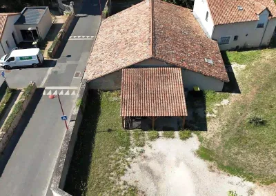 Annonces immobilières à Biard 86580 – Vue aérienne de la maison, dépendance et terrain - Agence Immobilière - Buxerolles 86180