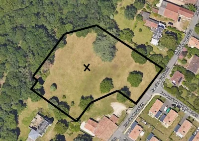Annonces immobilières à Biard 86580 terrain constructible 6473 m² Rue des Augustins – vue aérienne avec parcelle délimitée – agence immobilière – Buxerolles 86180