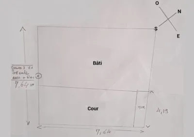 Annonces immobilières à Biard 86580 terrain constructible bâtiment à rénover augustins - plan du bâti avec dimensions, cour et orientation - agence immobilière - Buxerolles 86180