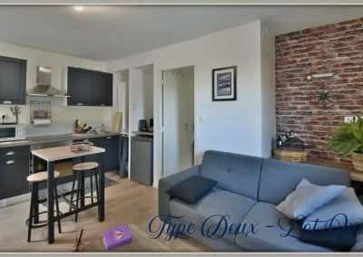 Annonces immobilières à Buxerolles 86180 - Didot - cuisine aménagée et séjour lumineux avec mur décoratif - agence immobilière