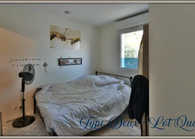 Annonces immobilières à Buxerolles 86180 - Didot - chambre lumineuse avec fenêtre et espace nuit confortable - agence immobilière
