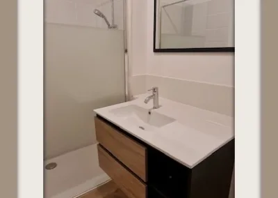 Annonces immobilières à Buxerolles 86180 - Didot - salle d’eau neuve avec douche et meuble vasque en 2021 - agence immobilière