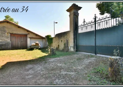 Annonces immobilières à Biard 86580, demeure bourgeoise à rénover - Entrée principale avec portail et accès propriété - agence immobilière - Buxerolles 86180