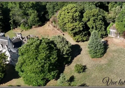 Annonces immobilières à Biard 86580, demeure bourgeoise à rénover - Vue latérale du terrain et de la bâtisse - agence immobilière - Buxerolles 86180