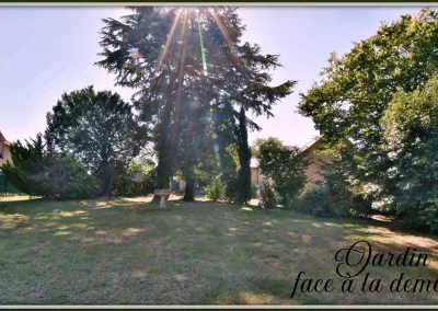 Annonces immobilières à Biard 86580, demeure bourgeoise à rénover - Jardin arboré face à la demeure - agence immobilière - Buxerolles 86180